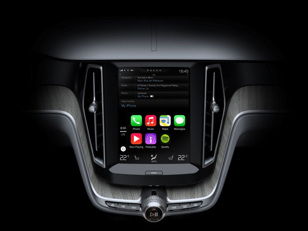 Menu z charkterystycznymi ikonami CarPlay w nowym Volvo XC90.