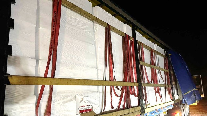 W ciężarówce z Polski niemieckie służby znalazły niemal 10 mln sztuk papierosów