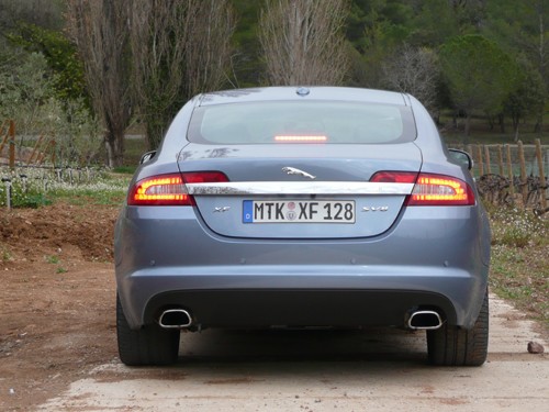 Jaguar XF 4.2 V8 Supercharged - Wybuchowa Mieszanka
