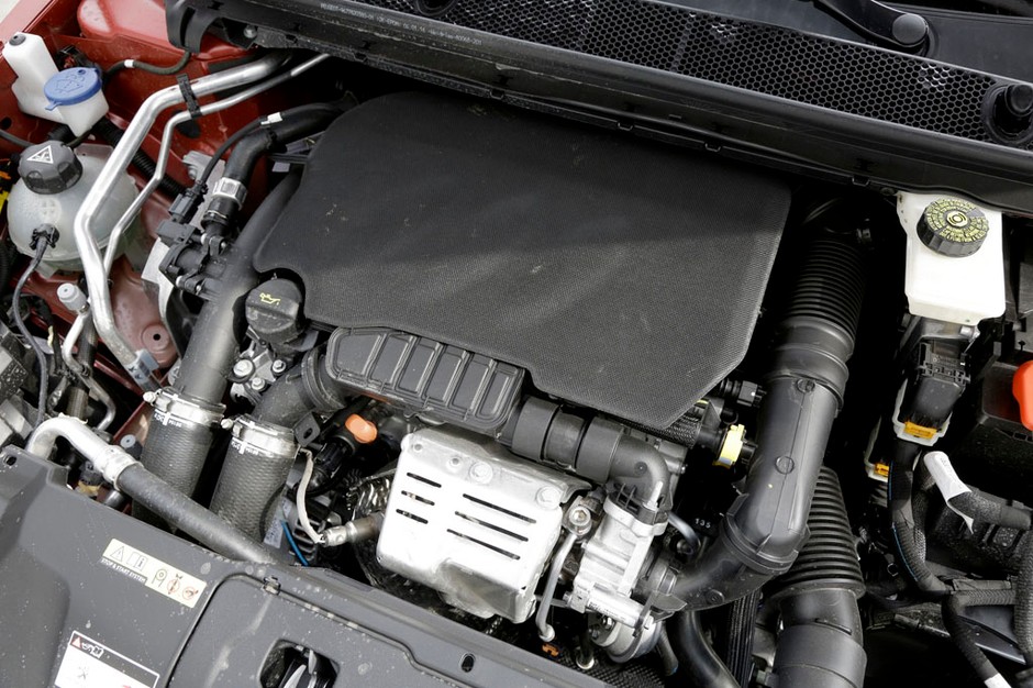 Silnik 1.2 PureTech: ten trzycylindrowy silnik spotkać można zarówno w małych, miejskich autach, w kompaktach, a nawet w sporych rodzinnych SUV-ach i autach dostawczych. 