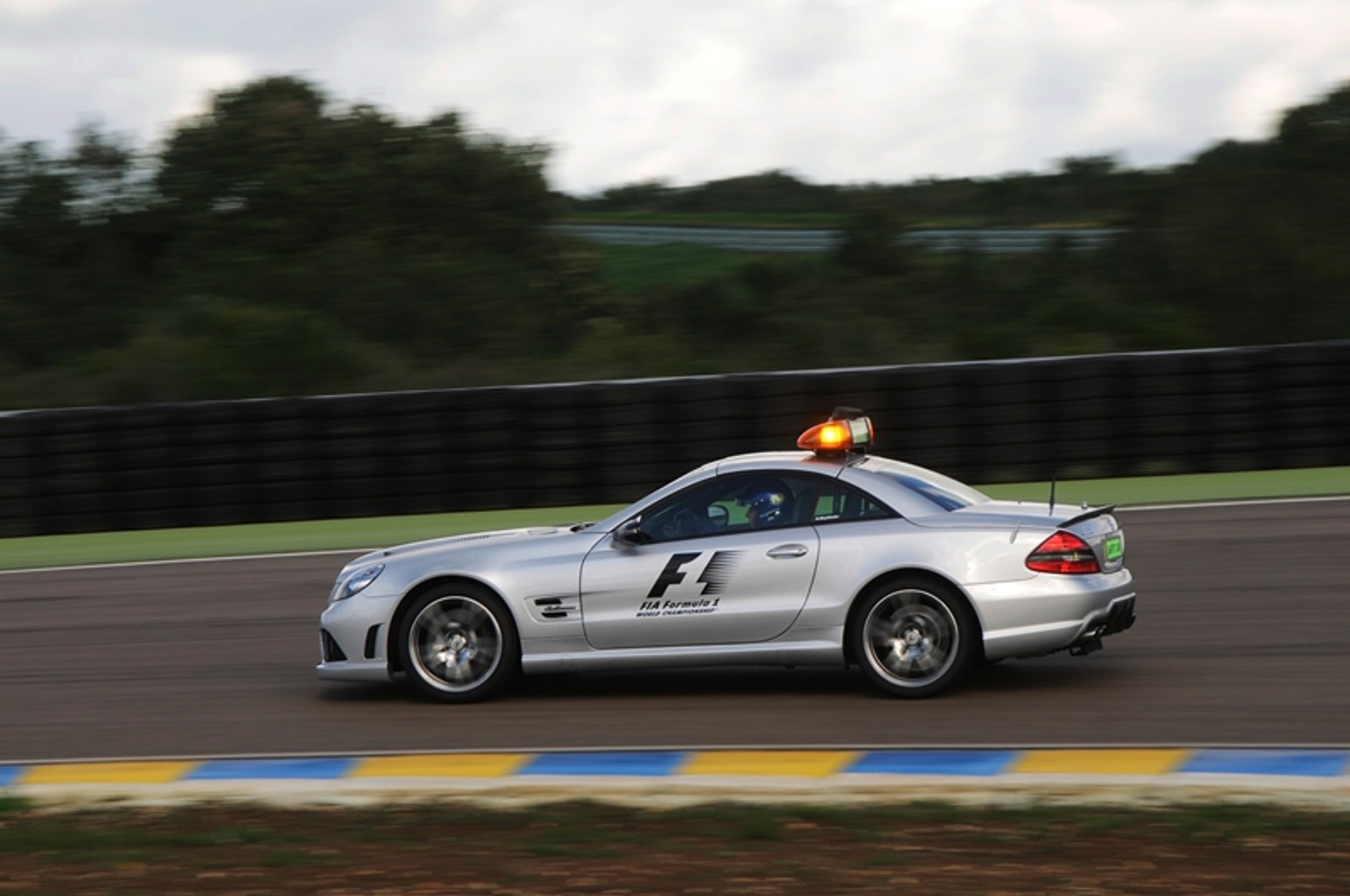 Mercedes SLS AMG to najszybszy safety car świata, ale znalazłem jeszcze kilka ciekawszych