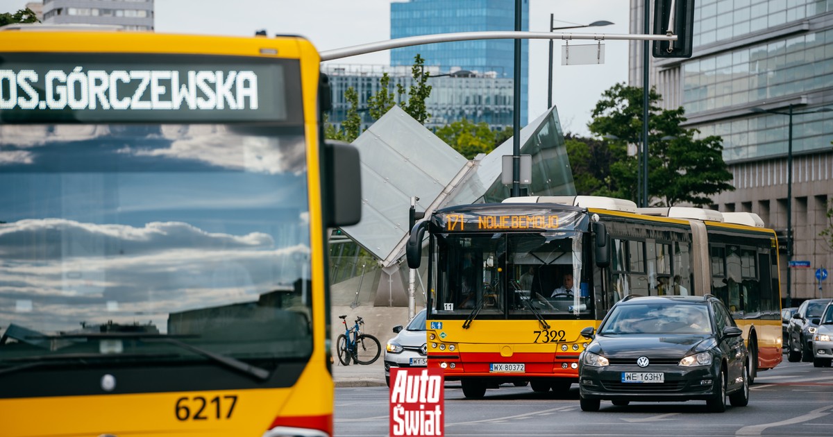 Czy kierowca autobusu ma obowiązek włączyć klimatyzację? Pasażerowie często na to narzekają