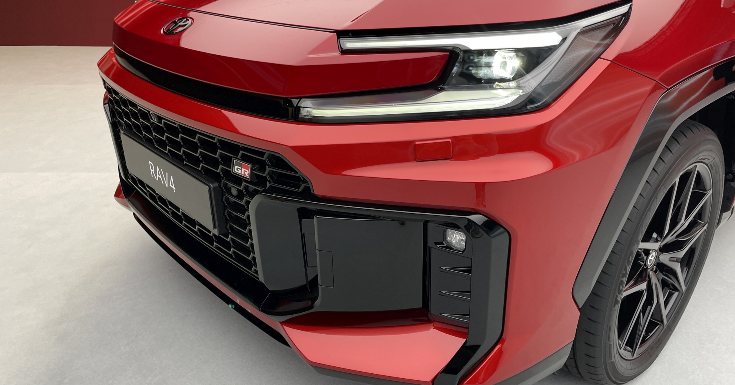 Nowa Toyota RAV4 GR Sport (2025)