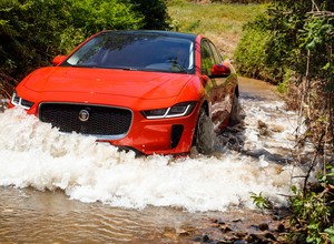 Jaguar I-Pace EV400 - z przyczajenia