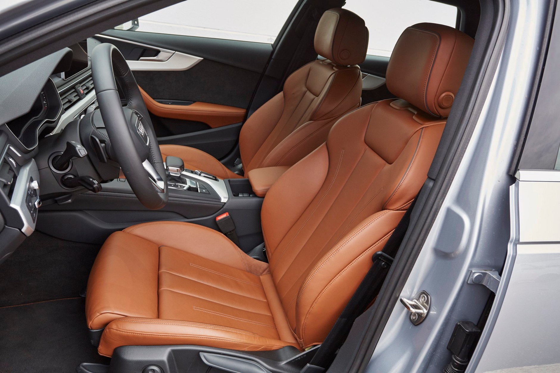 Benzynowe kombi z klasą - Audi A4 Avant 2.0 TFSI i Mercedes C 200 T