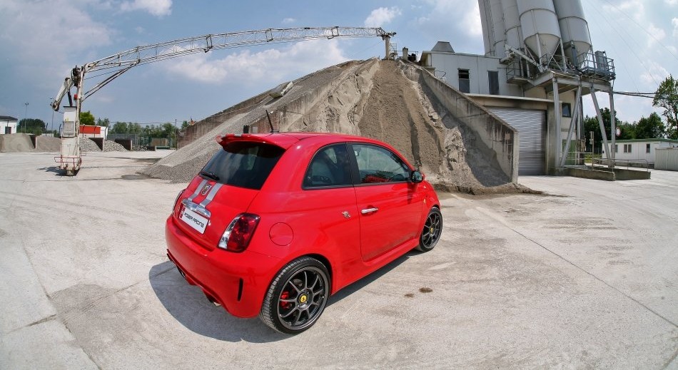 Pogea Racing Abarth 500 "Ferrari Dealers Edition