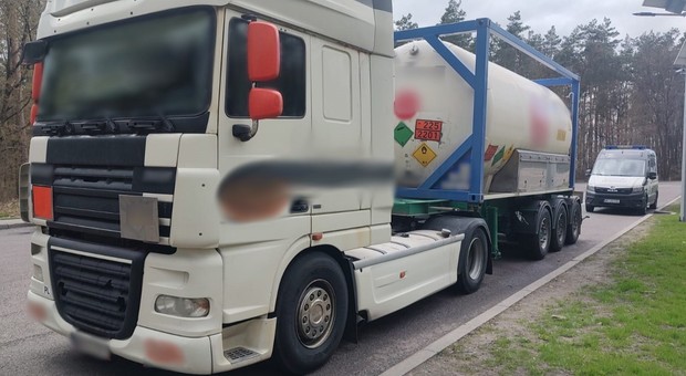 Białoruski kierowca ciężarówki zmieniał się na trasie w Rosjanina. ITD go przejrzała
