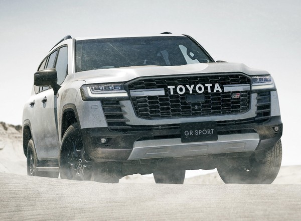 Toyota wstrzymuje zamówienia na nowy model. Terroryści i tyrani poczekają dłużej?