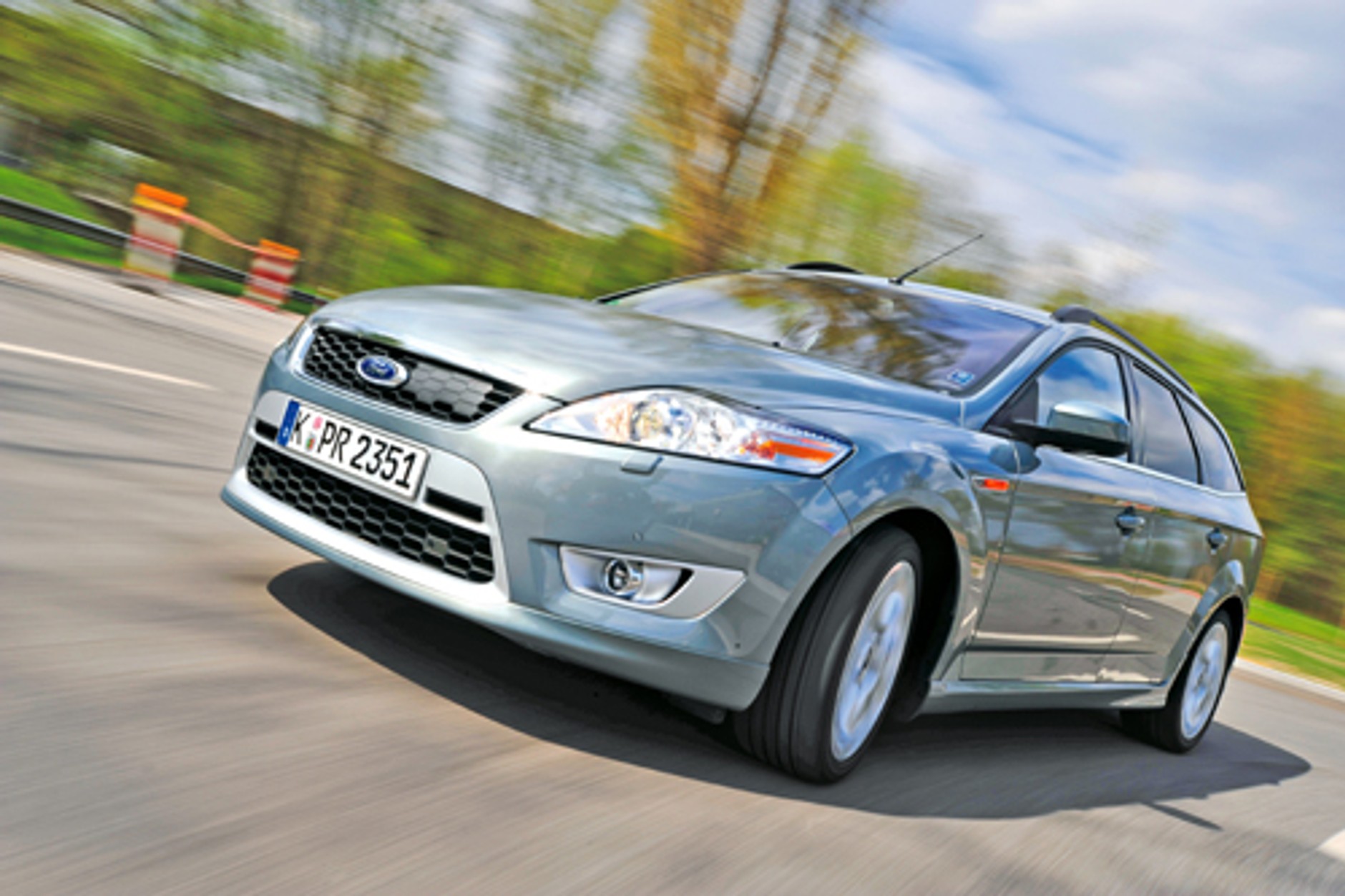 Volkswagen Passat kontra Renault Laguna, Ford Mondeo i Citroen C5 - Nowe turbo kombi na wakacje