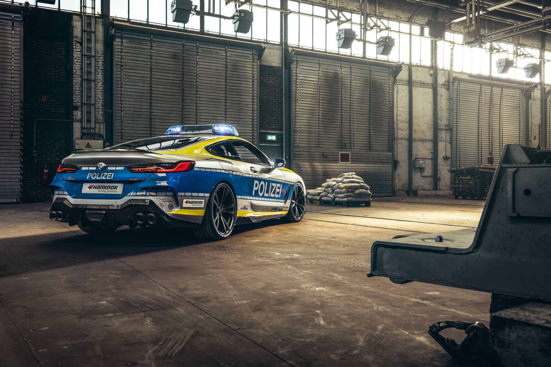 Policyjne BMW M850i AC Schnitzer