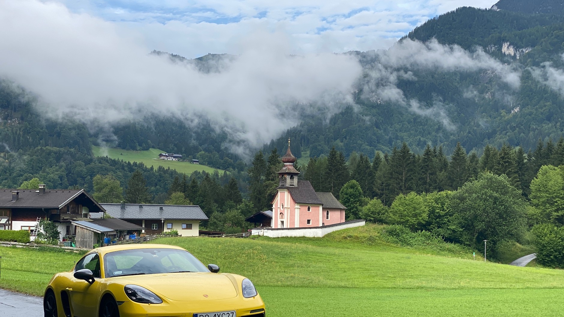 Porsche 718 Cayman T (982c) – podróż w Alpy