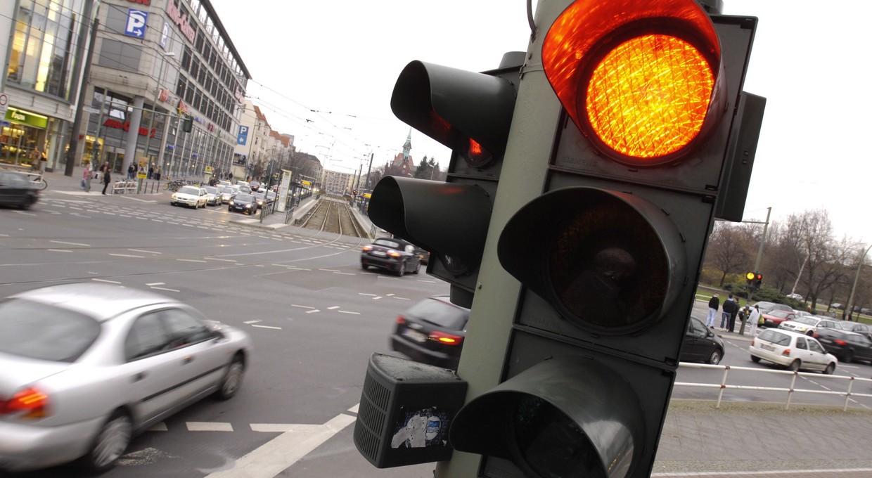Za te błędy na czerwonym świetle nie dostaniesz mandatu. Zapłacisz za nie w serwisie