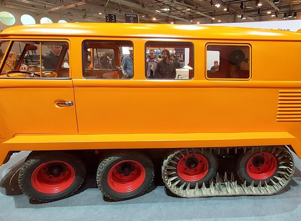 Volkswagen T1 na gąsienicach. Jedyny taki egzemplarz na świecie