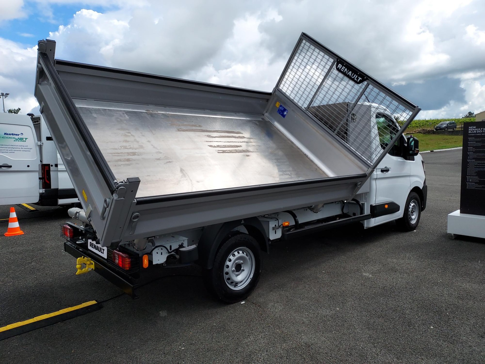 Nowy Renault Master – wywrotka