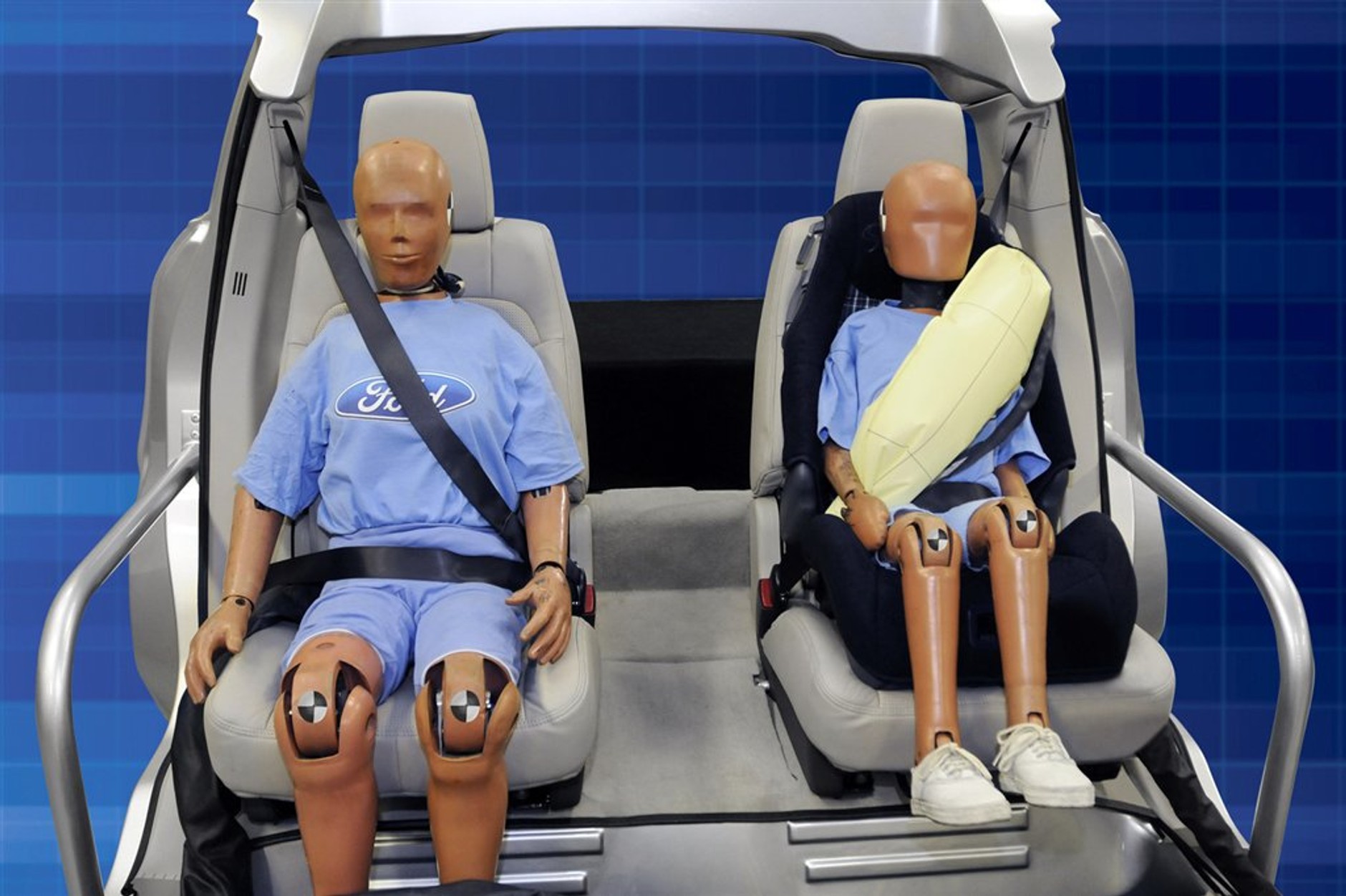 Ford prezentuje pierwsze nadmuchiwane pasy bezpieczeństwa