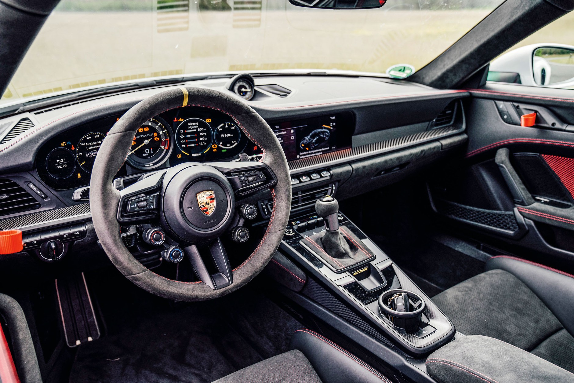 Volkswagen Garbus kontra Porsche 911 GT3 RS