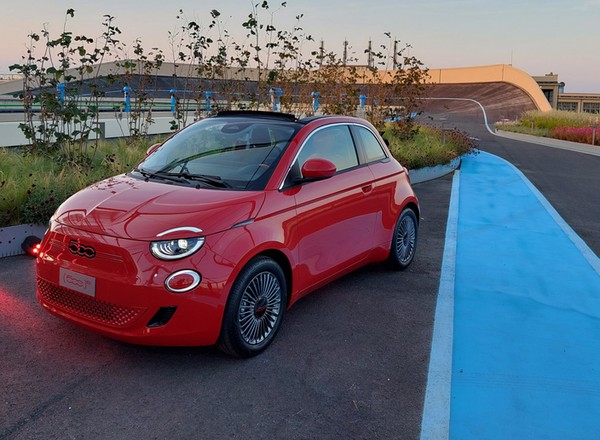 Premiera nowego Fiata 500(RED) i otwarcie w Lingotto „zielonego” toru testowego dla elektryków