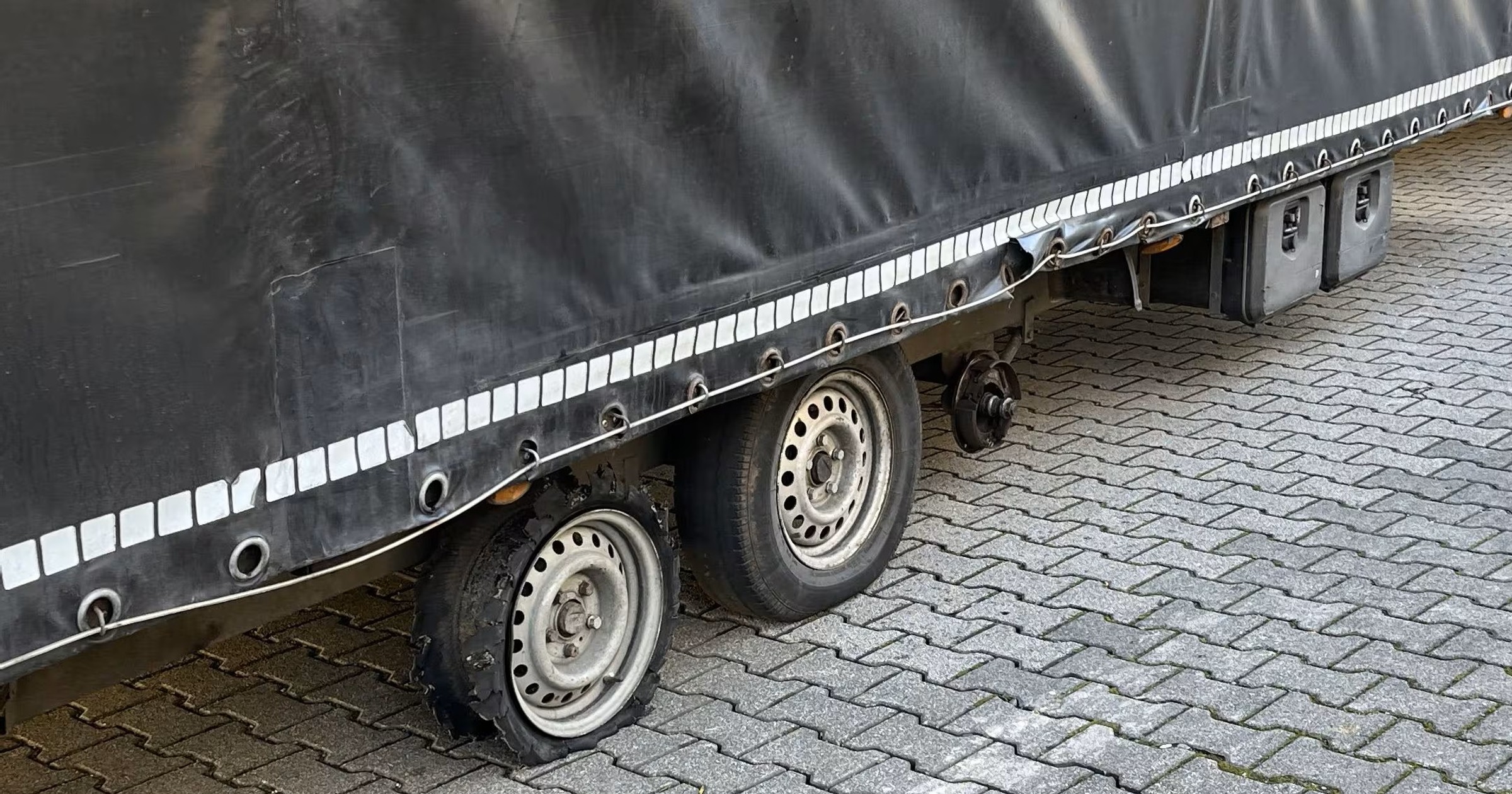 Polak zatrzymany w Niemczech. Przyczepa w fatalnym stanie