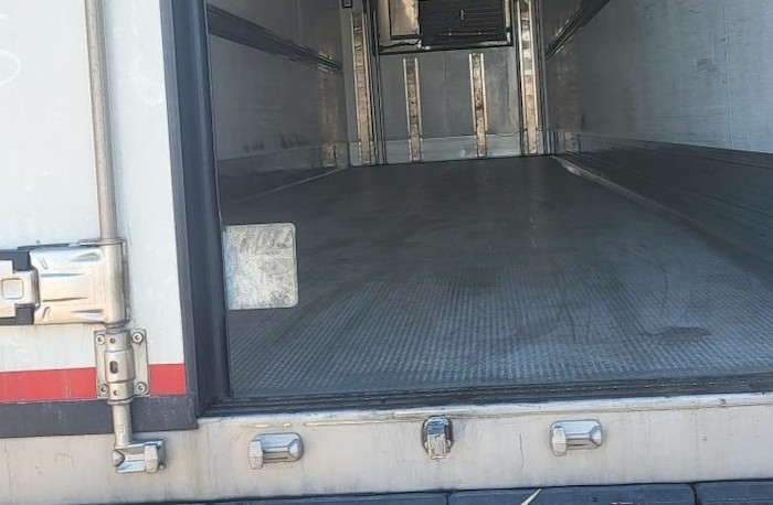 NAczepa, którą zwykle mebli się nie wozi