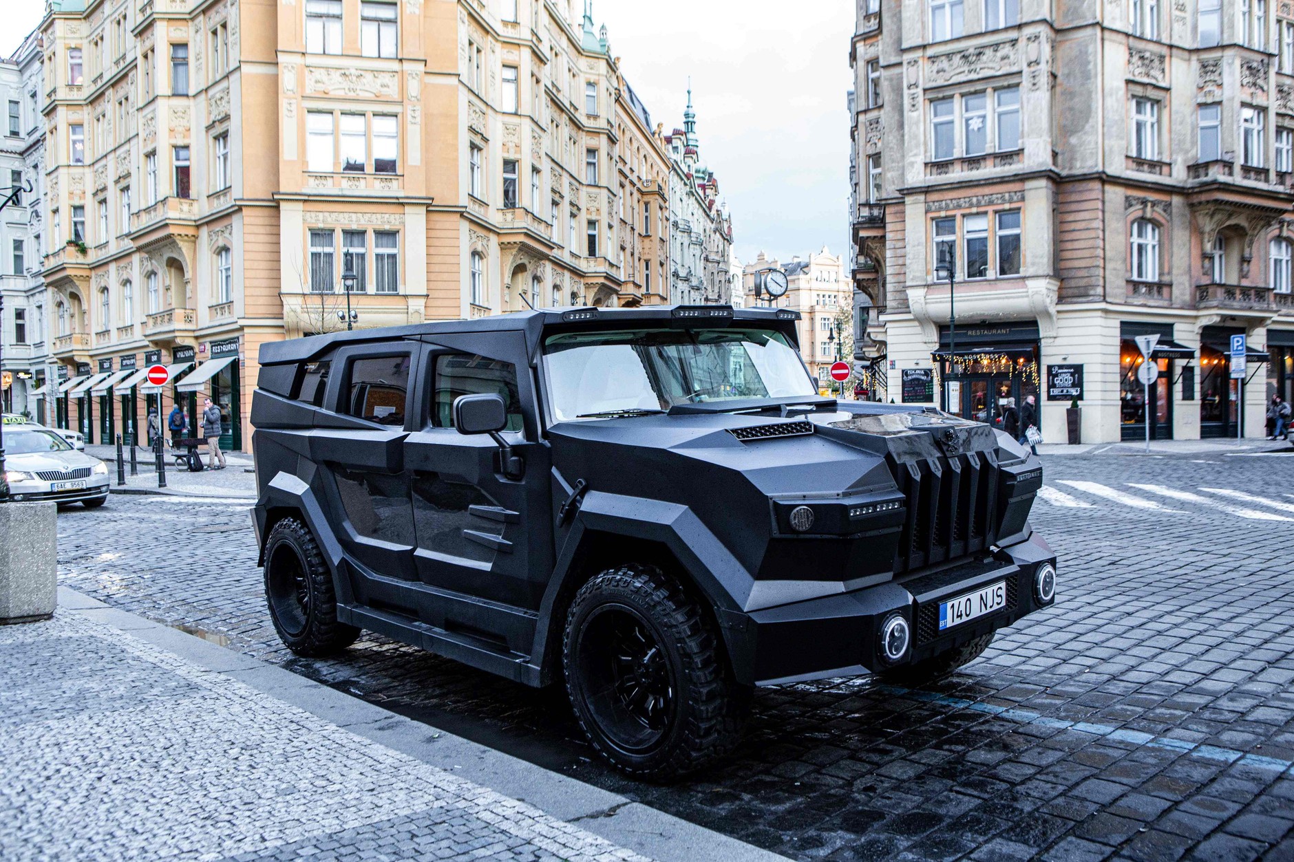 Dartz Prombron Black Stallion