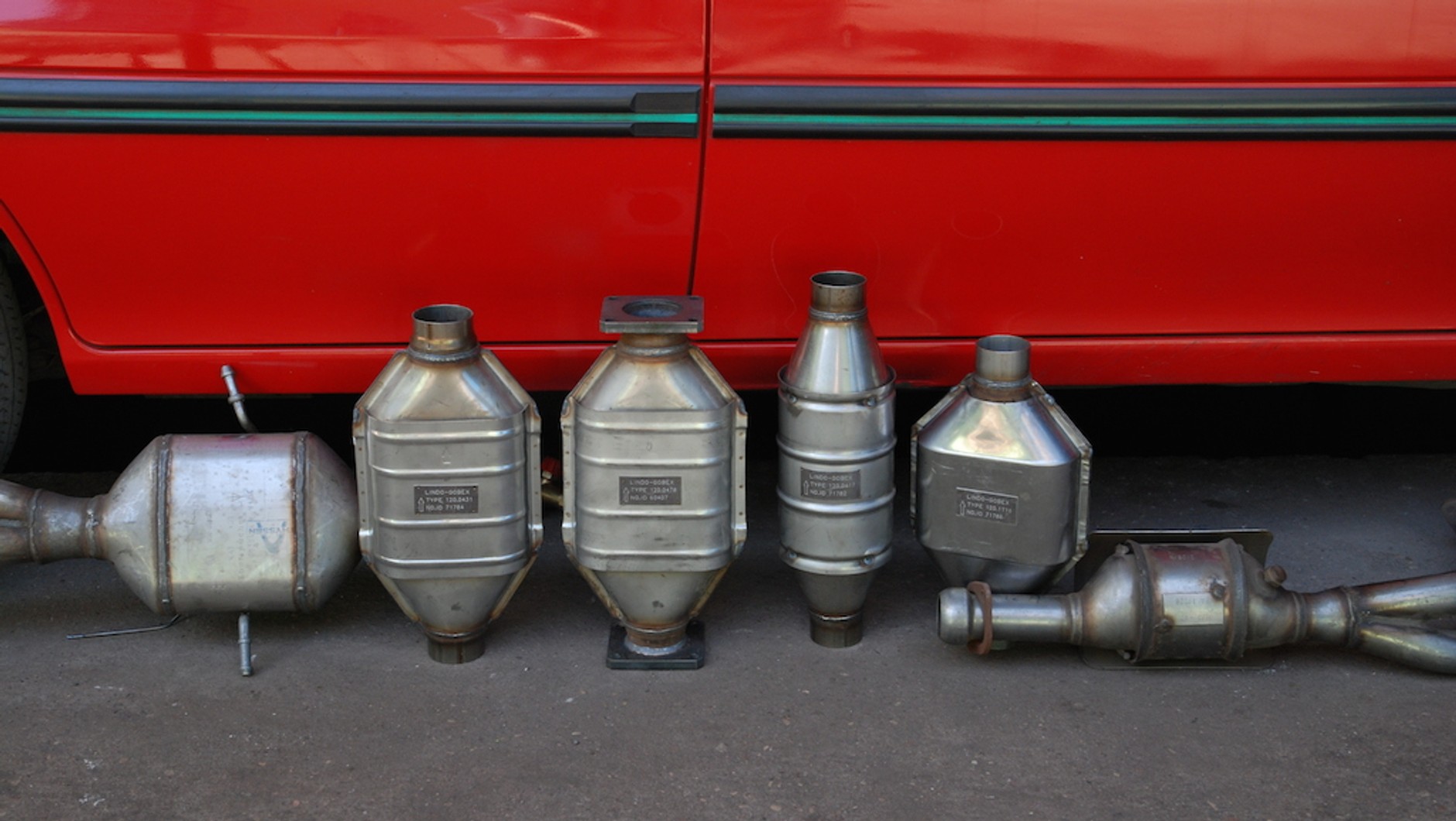 Katalizatory uniwersalne z reguły nie wystarczają, żeby przywrócić auto do stanu sprzed kradzieży.