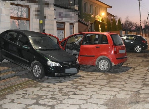 89-letni kierowca Opla siał spustoszenie na parkingu. Jedna osoba trafiła do szpitala