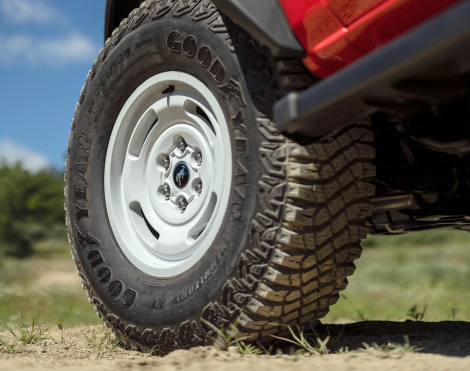 2023 Bronco Heritage Edition Race Red 08