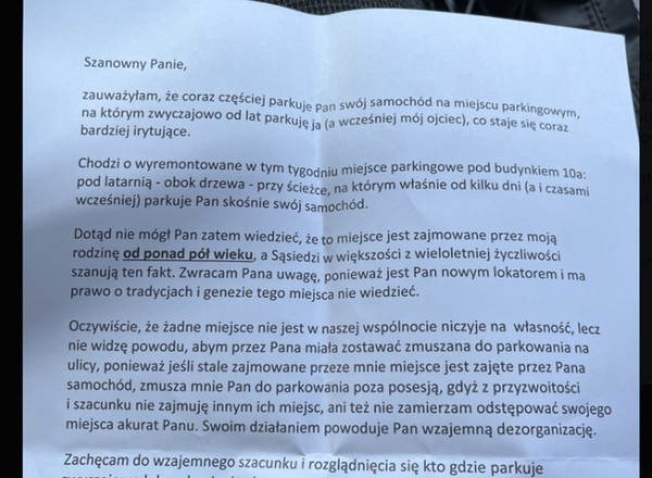 Pan Artur tylko zaparkował pod blokiem. Pokazał list, jaki dostał od sąsiadki