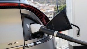 Które samochody elektryczne ładują się najszybciej? Zwycięzca dominował stawkę [RANKING]