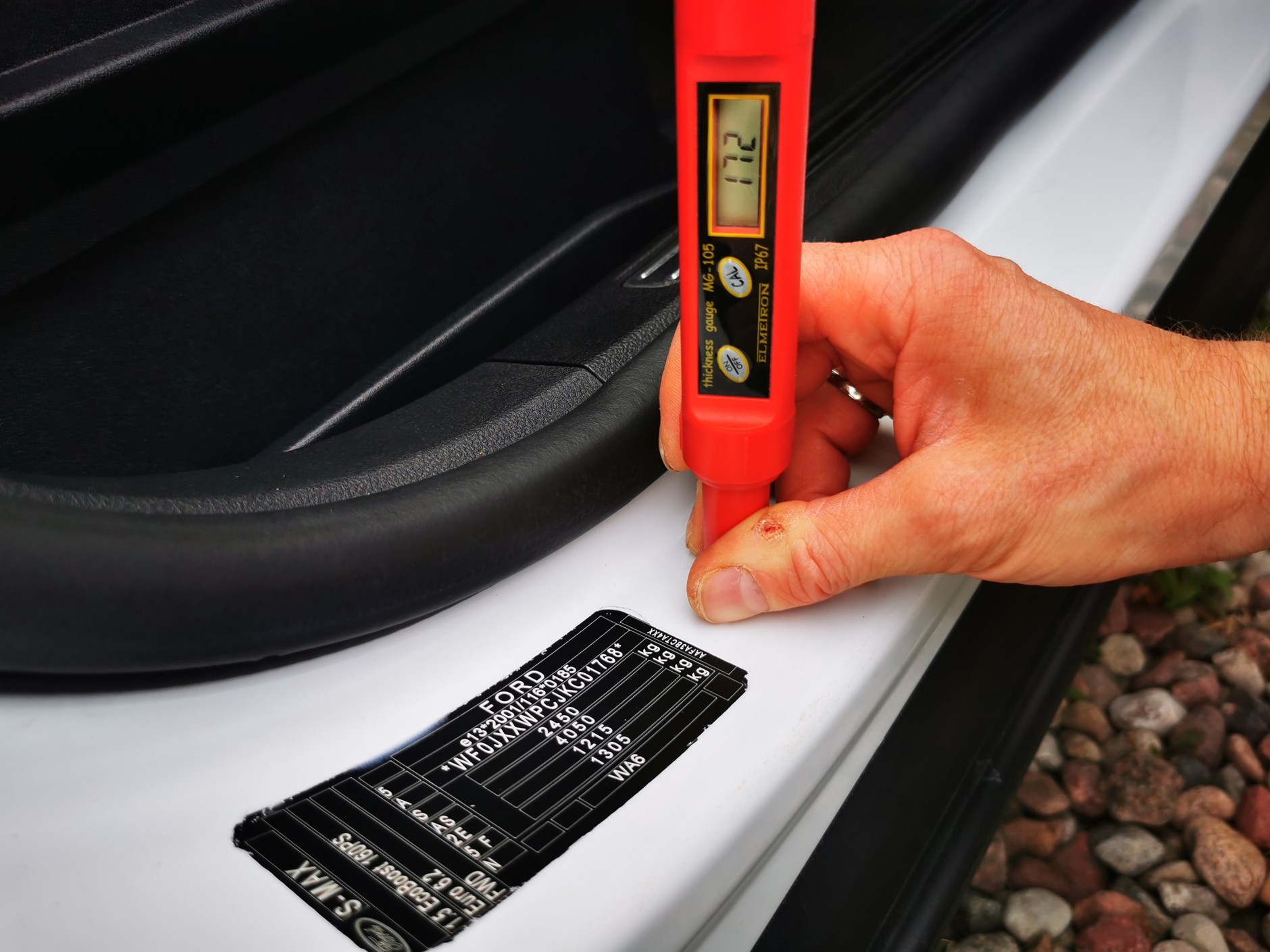 Ford S-Max z 2019 roku z przebiegiem 56 tys. km miał być idealny. Próg był malowany po kolizji/wypadku