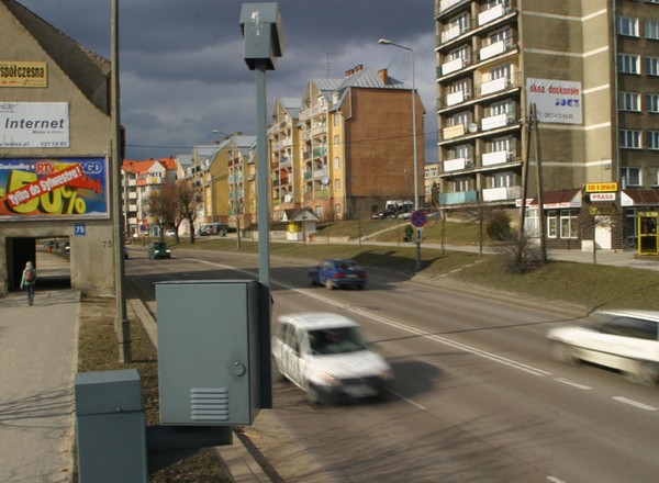 Tak działają fotoradary. Jeśli dostałeś mandat, zawsze patrz w róg. To istotna informacja