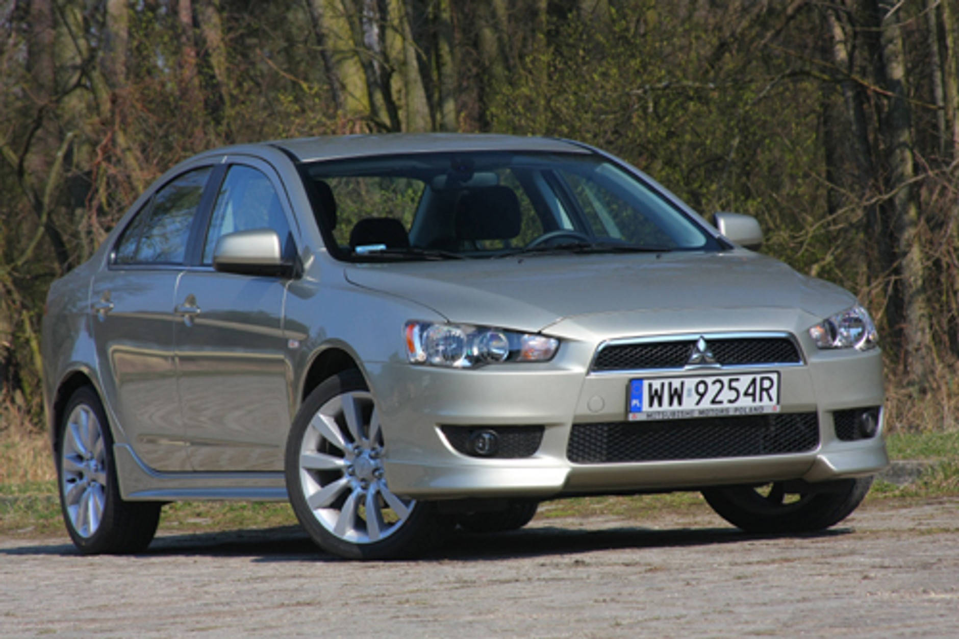 Mitsubishi Lancer kontra Honda Civic - porównanie sedanów