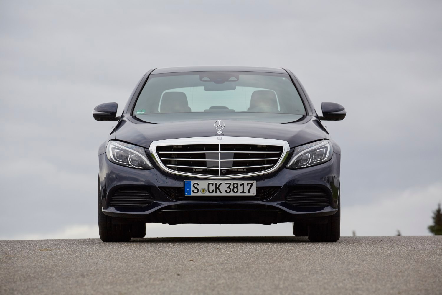 Benzynowe sedany - Audi A4, BMW 318i, Mercedes C 180 i VW Passat - dane techniczne, wymiary, spalanie