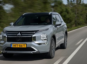 Mitsubishi Outlander PHEV czwartej generacji. Pierwsza jazda flagowym modelem japońskiego producenta