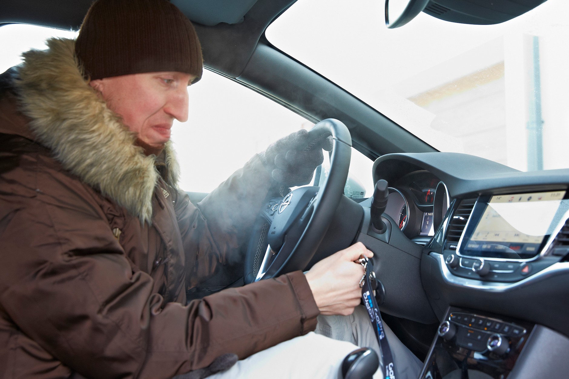 Uruchamianie silnika na mrozie: jechać czy czekać?Jechać!