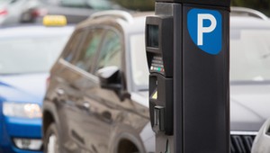 Przedsiębiorca skarży się na roczne opłaty za parking. Są pięć razy wyższe