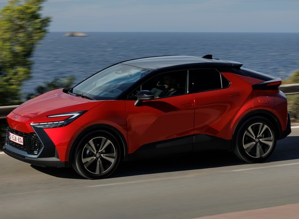 Toyota znowu to zrobiła. Rabaty na C-HR z 2024 i 2025. Sprawdzamy