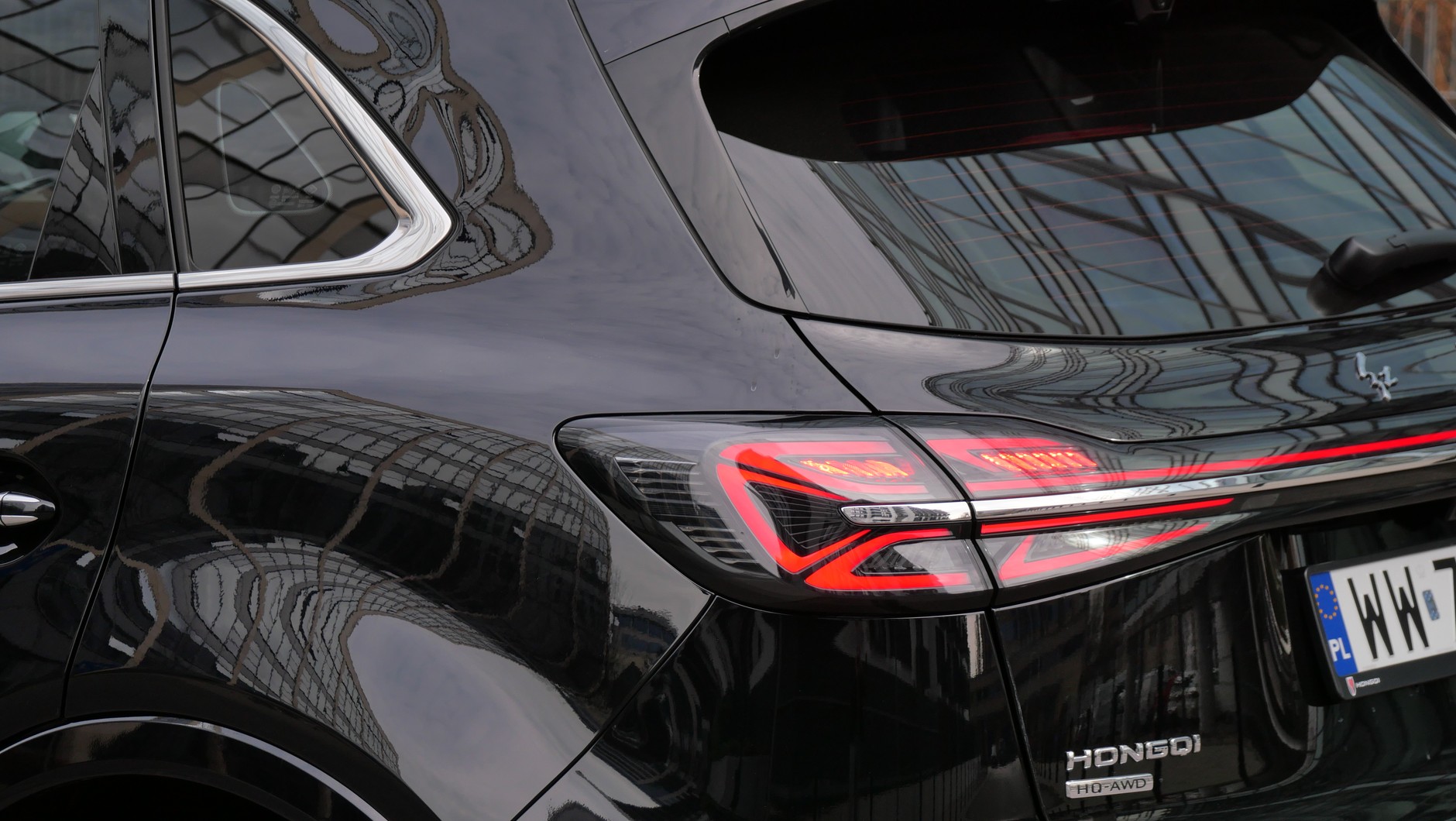 Nowe Hongqi HS5: głęboki połysk lakieru to także wynik jego ponadprzeciętnej grubości. 