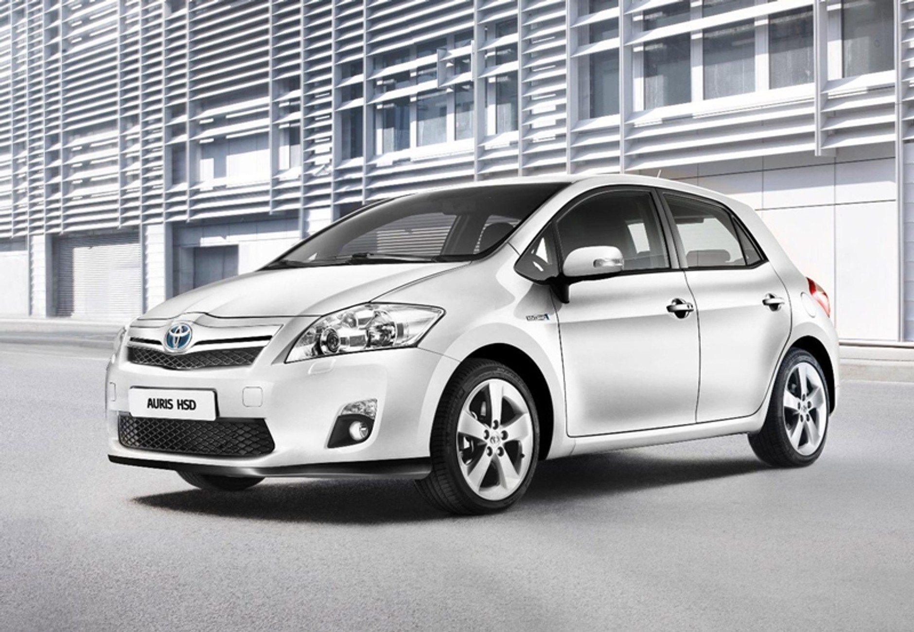 Toyota Auris HSD spala 3,8 l/100 km. Oby tylko potrafiła hamować