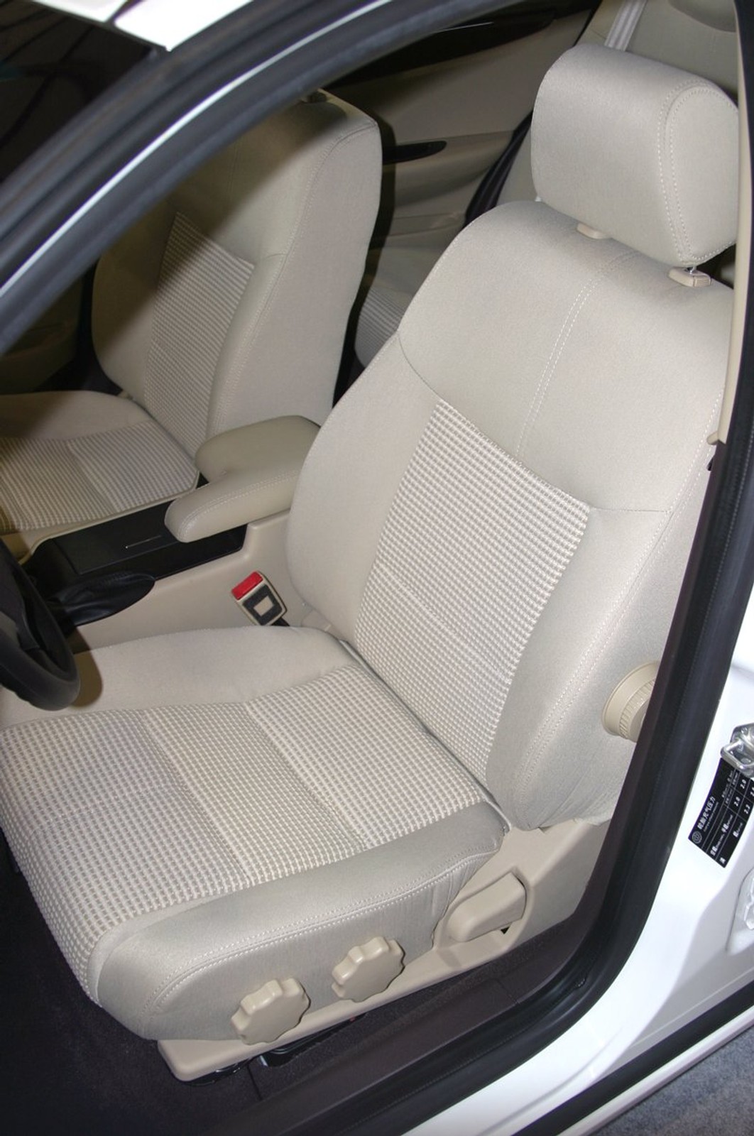 Paryż 2008:  Brilliance BS4 za 15 990 Euro