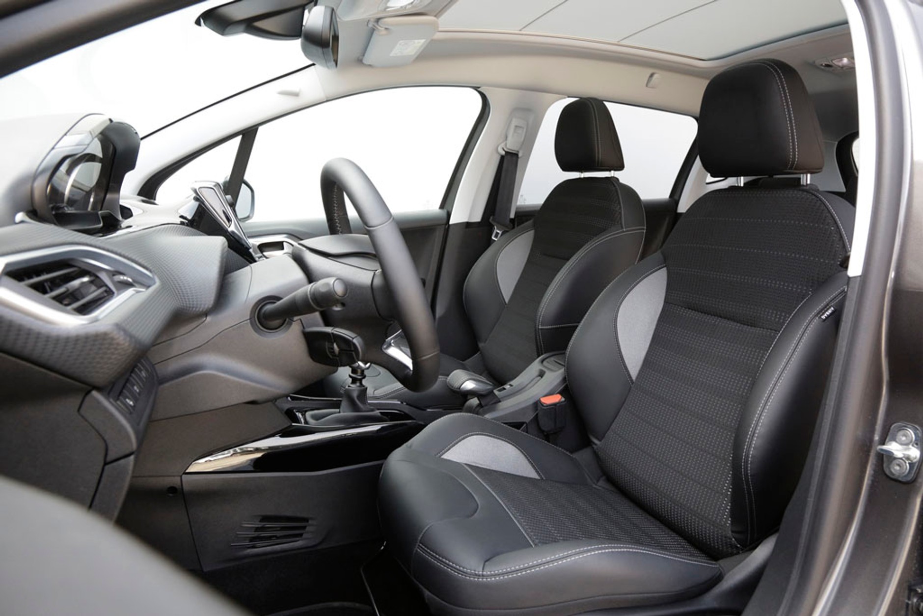 Honda HR-V kontra Peugeot 2008 - praktyczne i stylowe miejskie crossovery