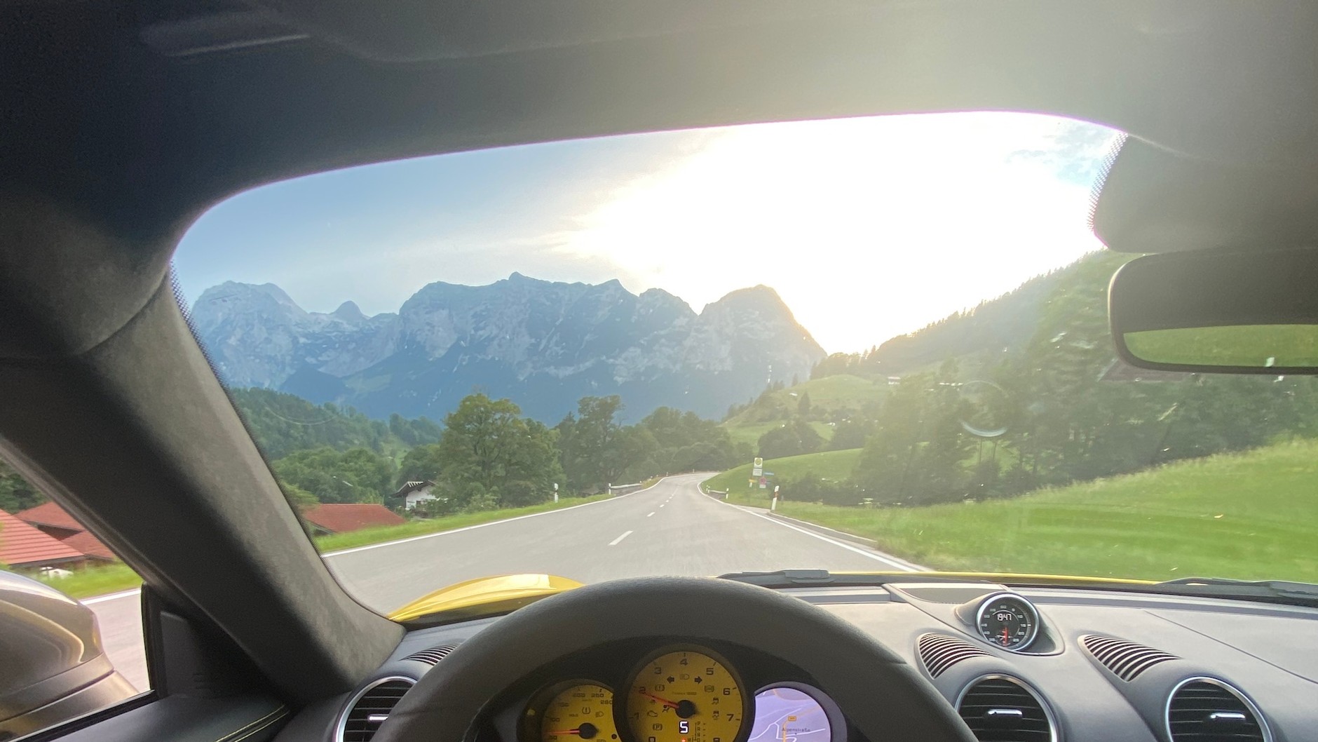 Porsche 718 Cayman T (982c) – podróż w Alpy