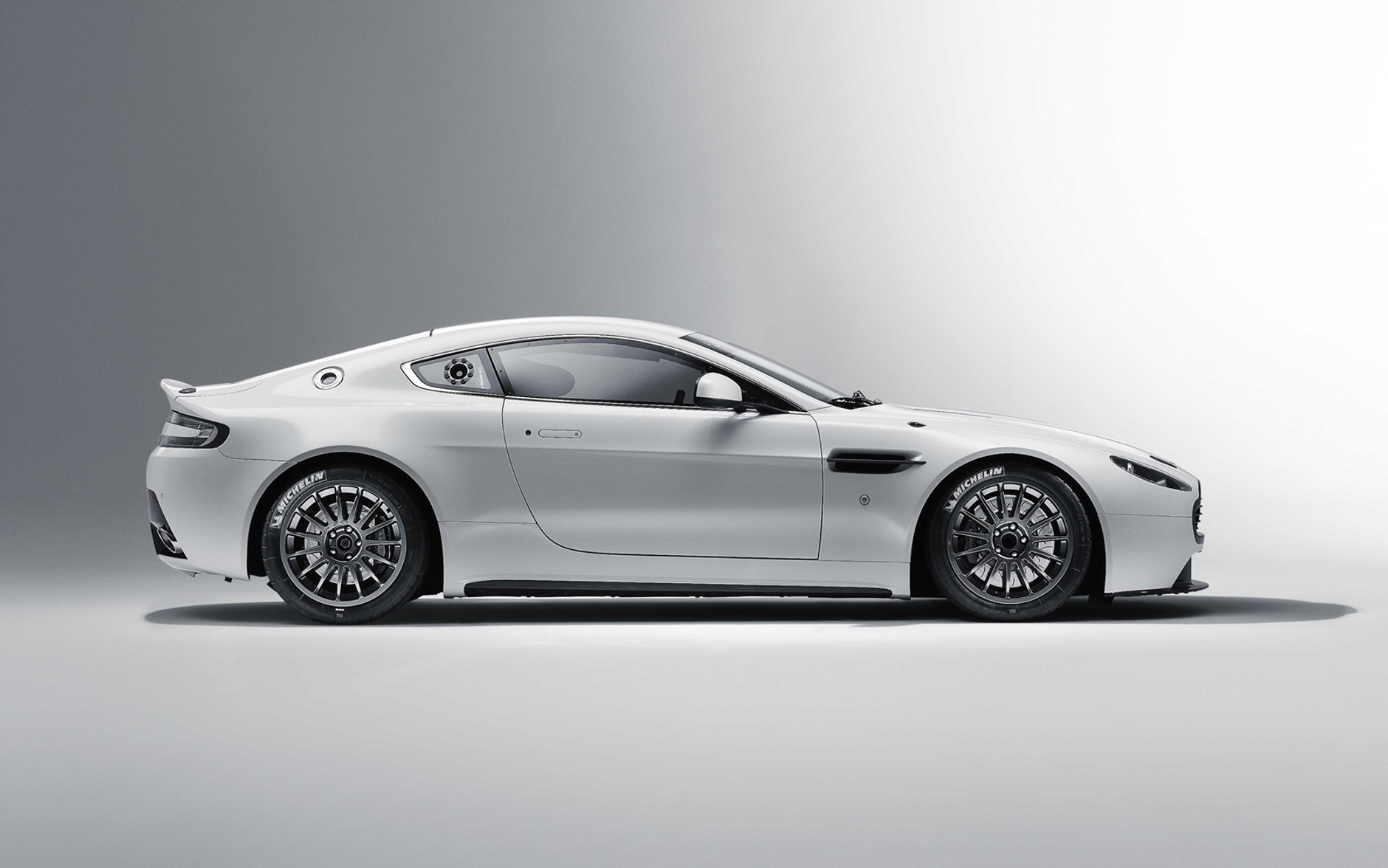 Aston Martin Vantage GT4