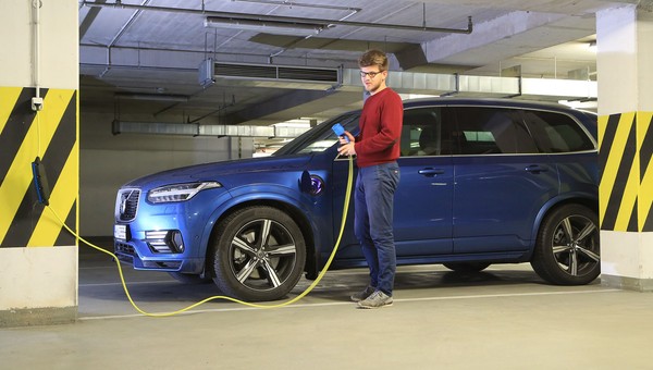 Cztery sposoby ładowania auta elektrycznego
