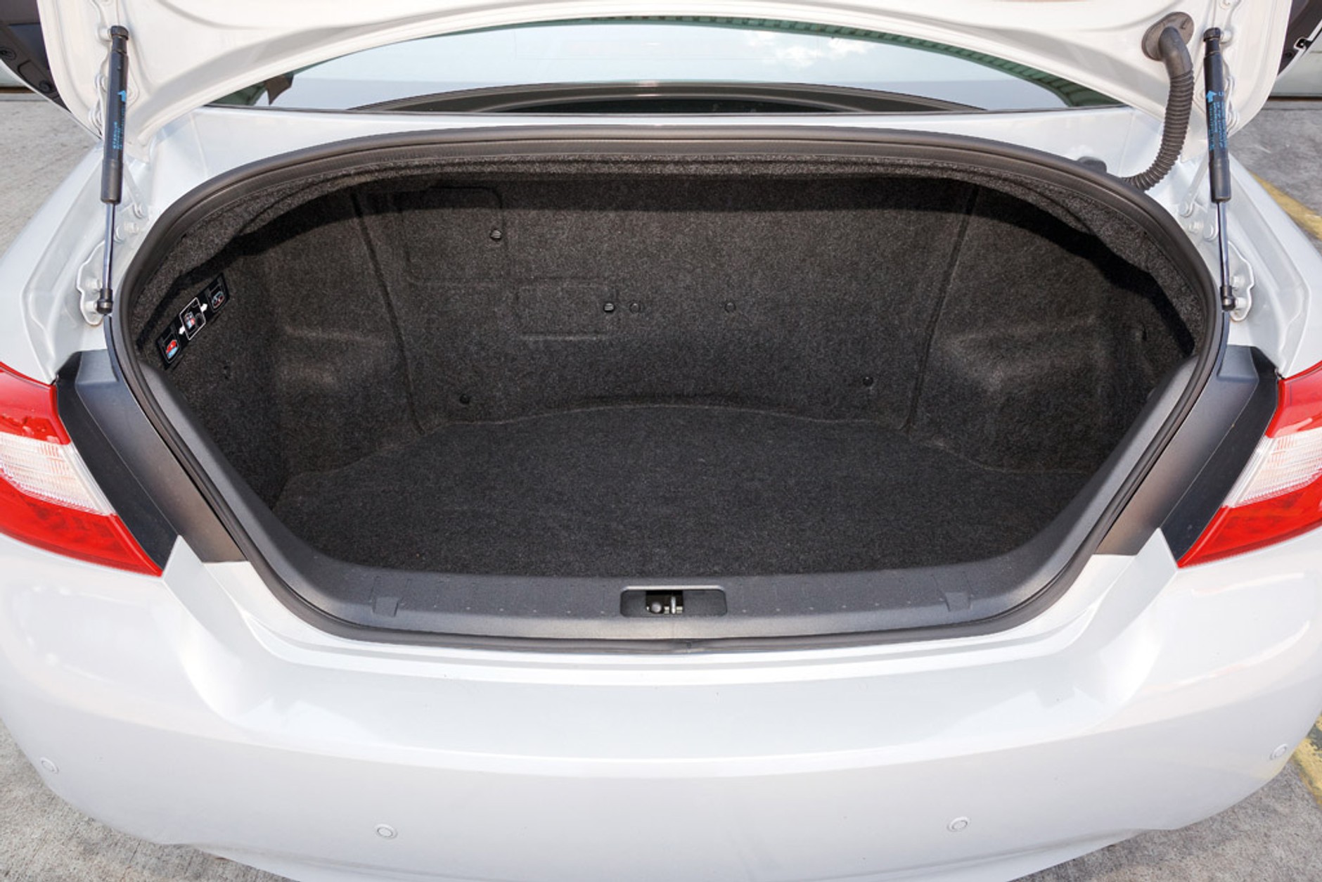 Infiniti M35h: oszczędzanie może być przyjemne