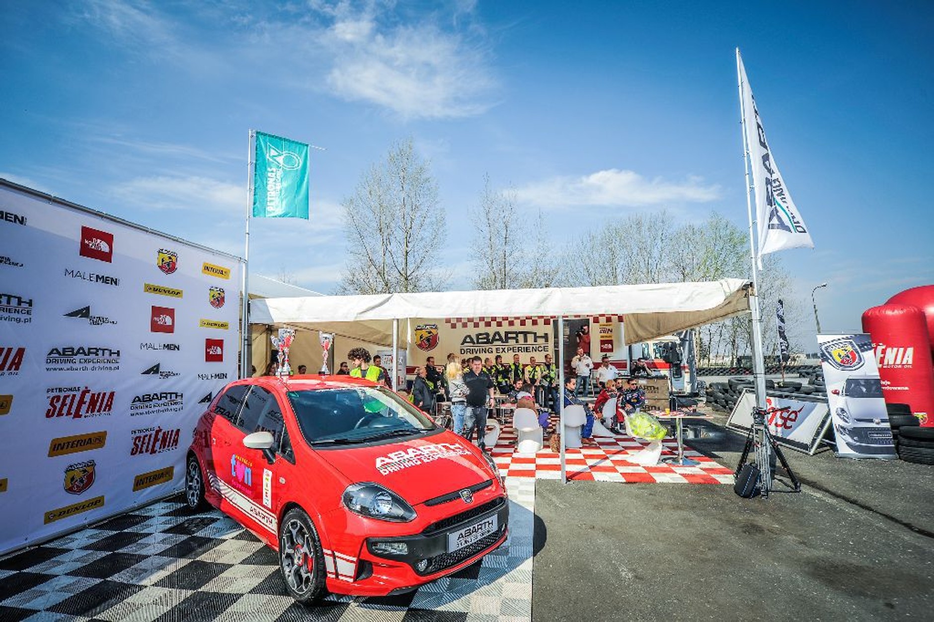 Kto lepiej prowadzi: kobiety czy mężczyźni?