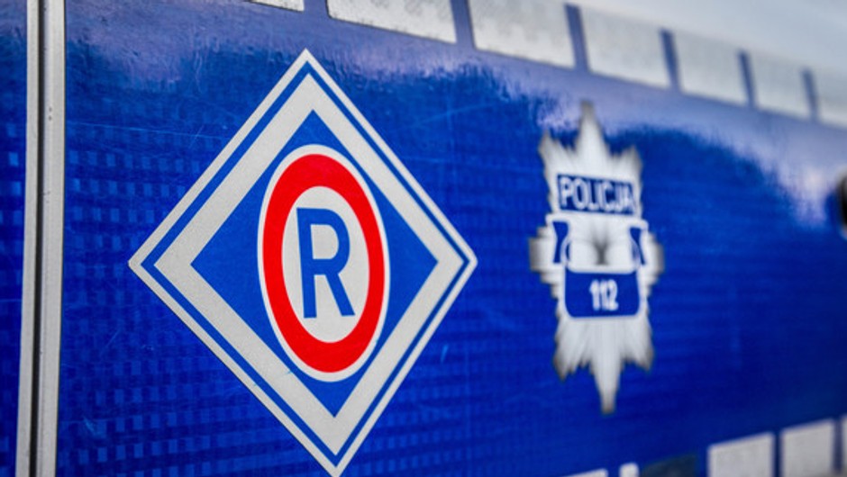 Zasnął za kierownicą. Nie miał prawa jazdy, ale miał coś innego