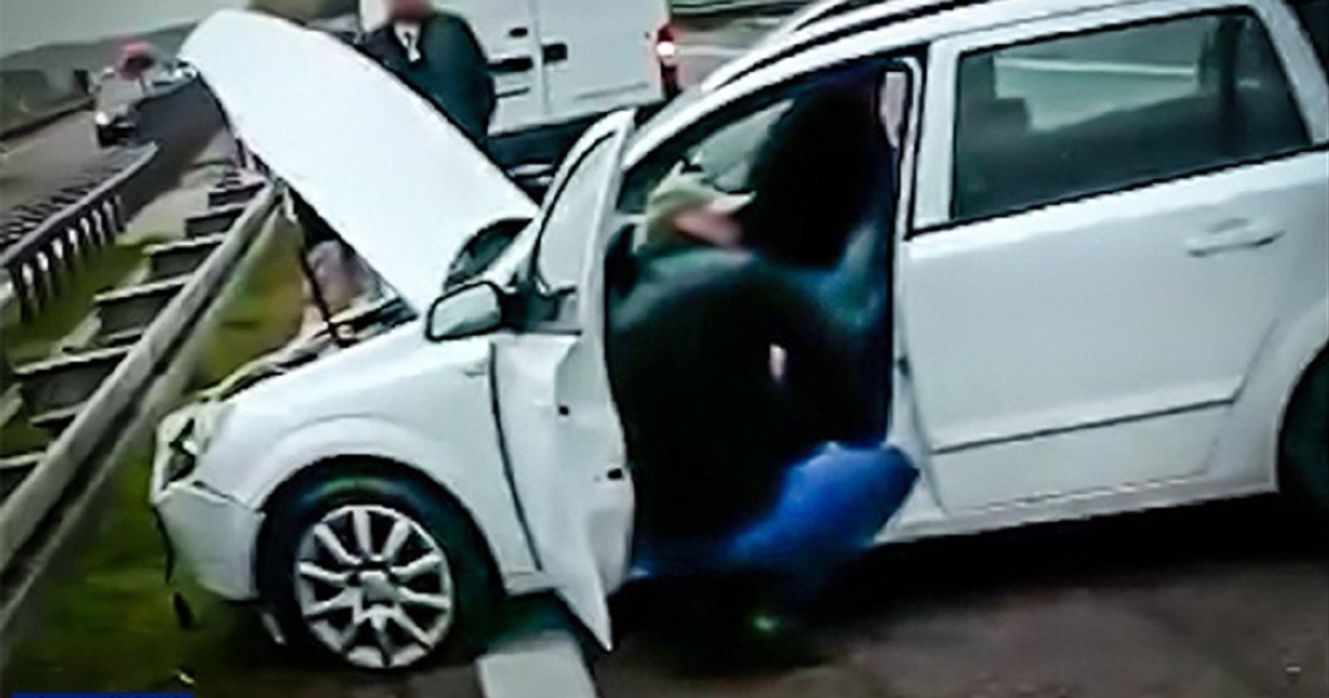 Policjanci z CBŚP udzielili pierwszej pomocy poszkodowanemu