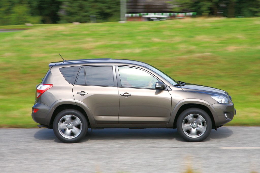 Automatyczne i oszczędne SUV-y: Land Rover Freelander kontra Nissan X-Trail, Toyota RAV4 i VW Tiguan