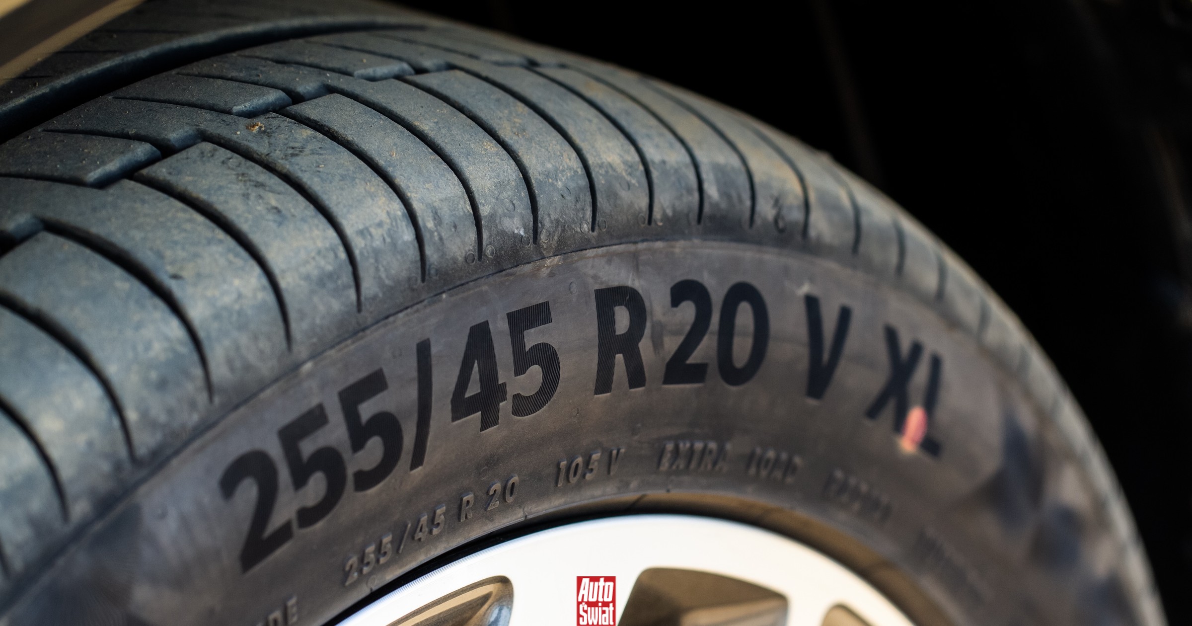 Kto kupił opony w internecie w 2025 r., do tego fiskus zgłosi się po podatek